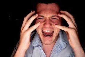 男性生活中的压力和超负荷会引发前列腺炎